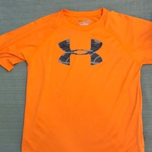 Under Armor boy’s loose heat gear top